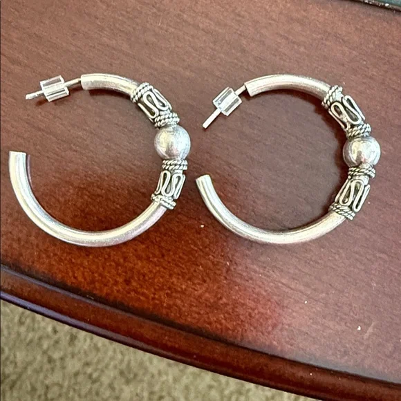 Vintage Boho Silver Tone Hoop Earrings Handmade 1 Inch Artisan - Picture 2 of 4